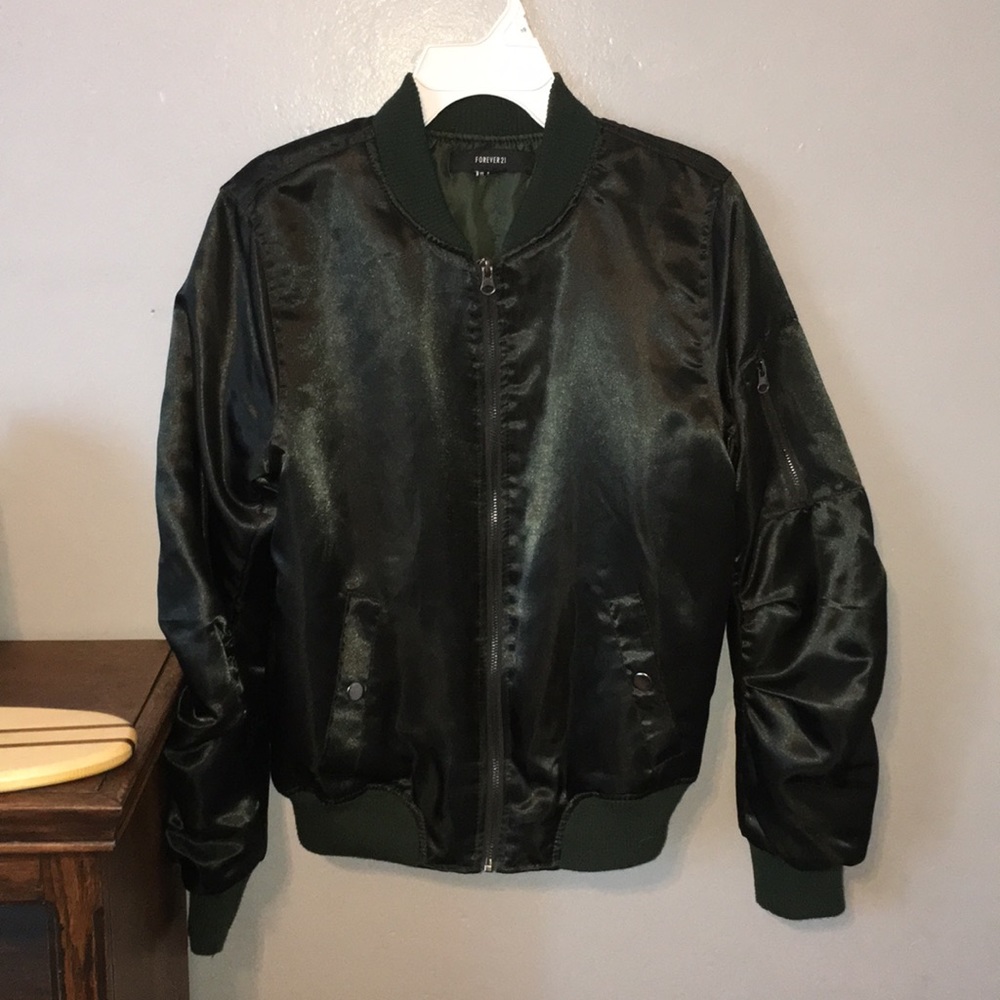 FOREVER 21 BLACK PUFFER JACKET